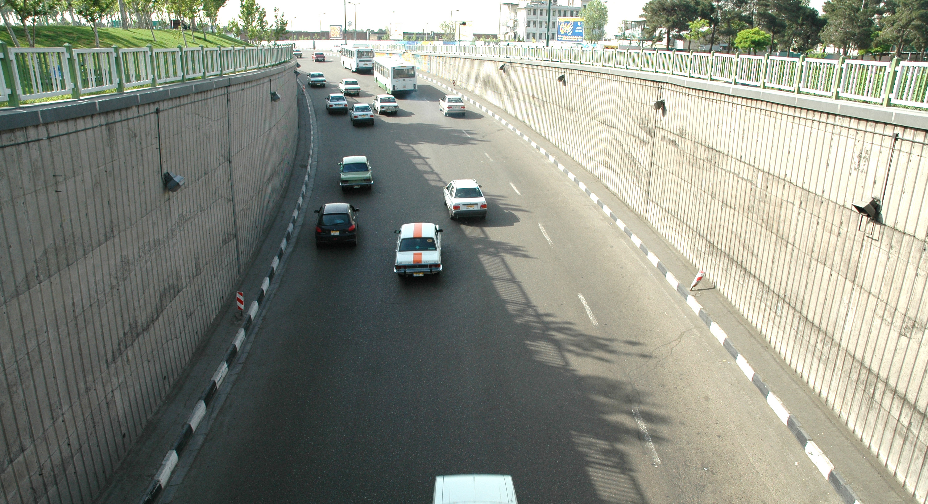 زیر گذر سواره رو ضلع غربی میدان آزادی